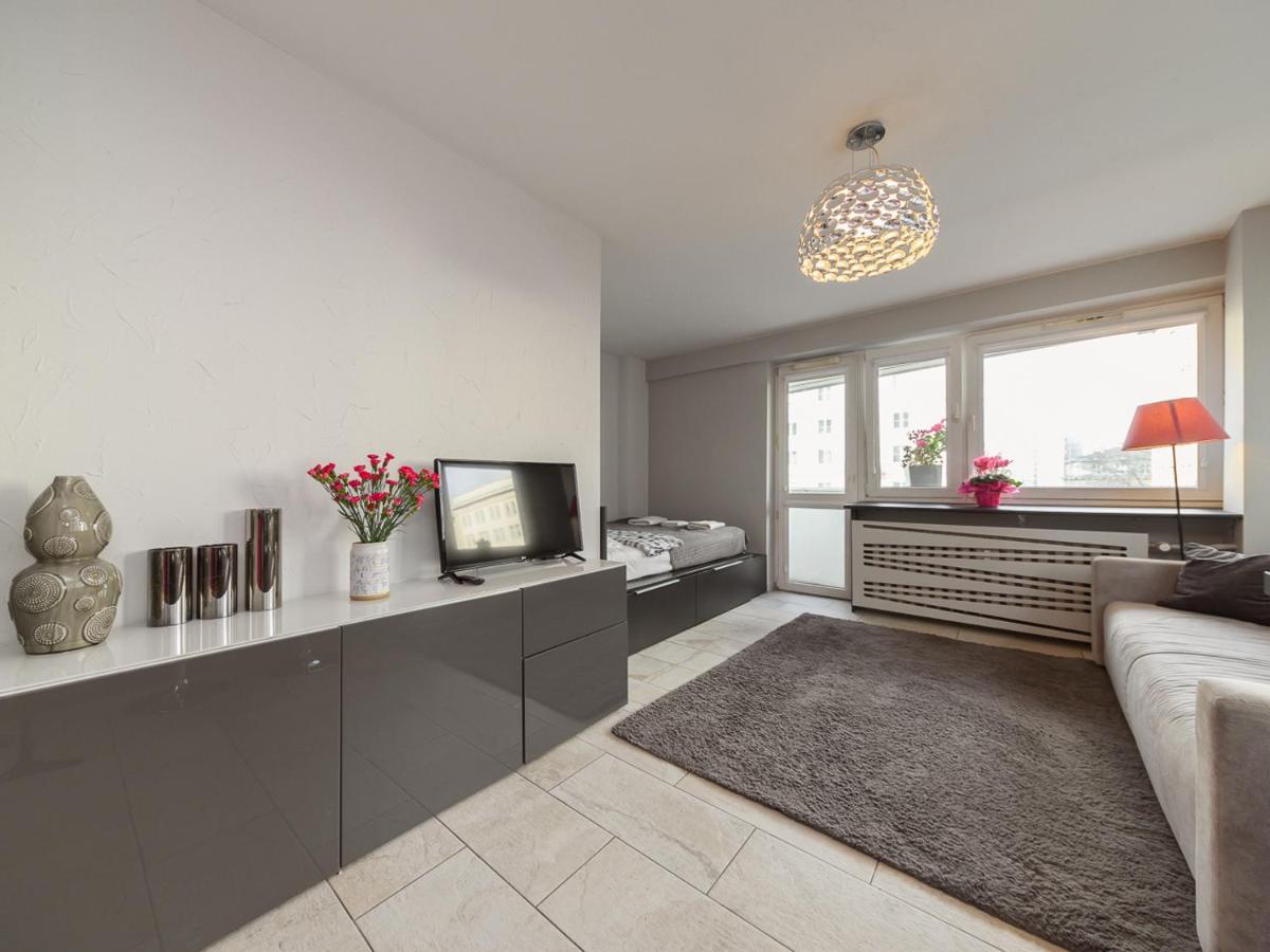 Metro Swietokrzyska Apartment *